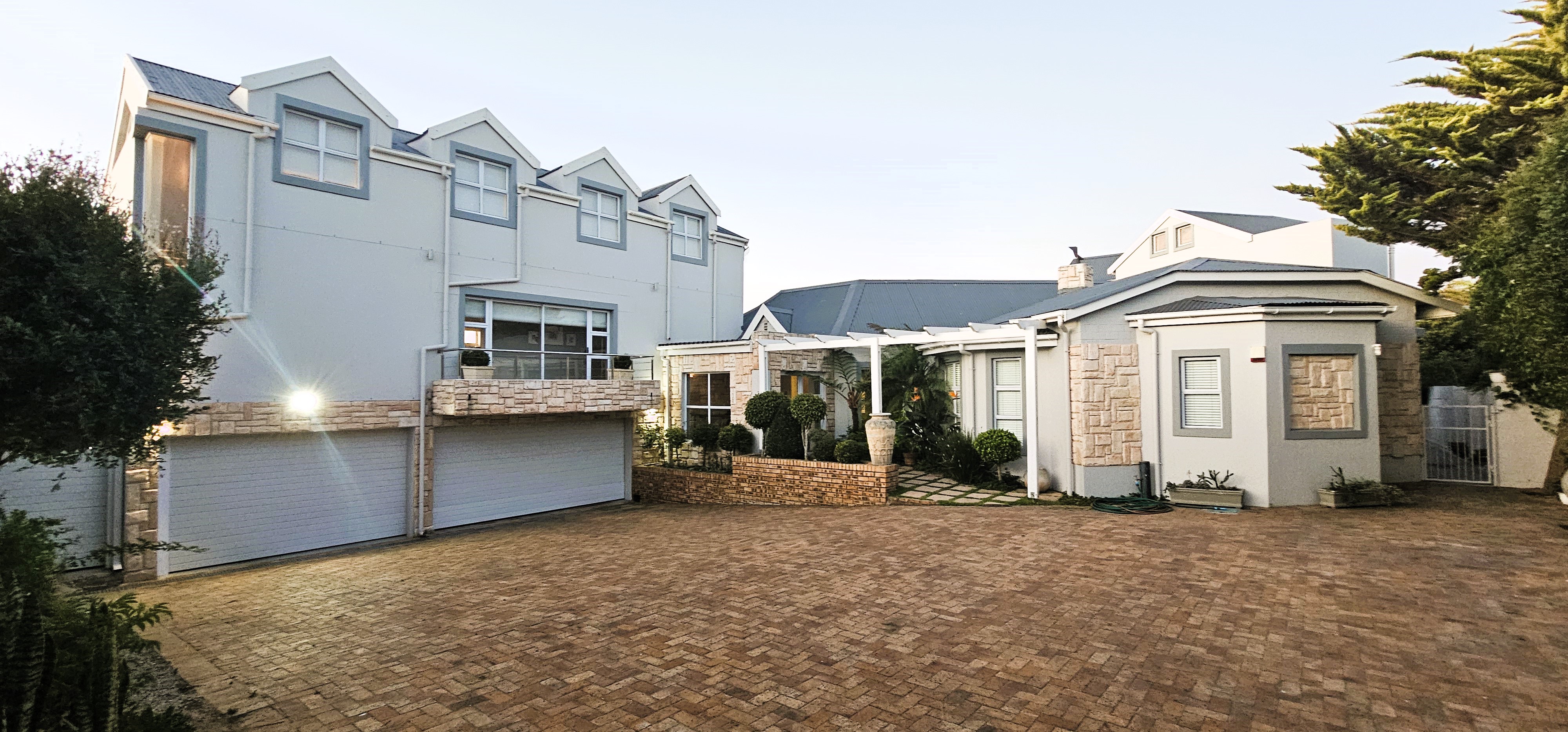 5 Bedroom Property for Sale in Myburgh Park Western Cape